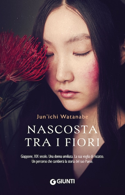 Nascosta tra i fiori